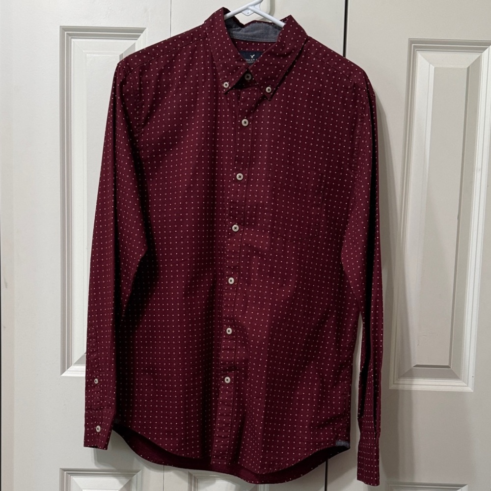 American Eagle Outfitters NWOT❤️ Burgundy Casual Button Down Shirt.